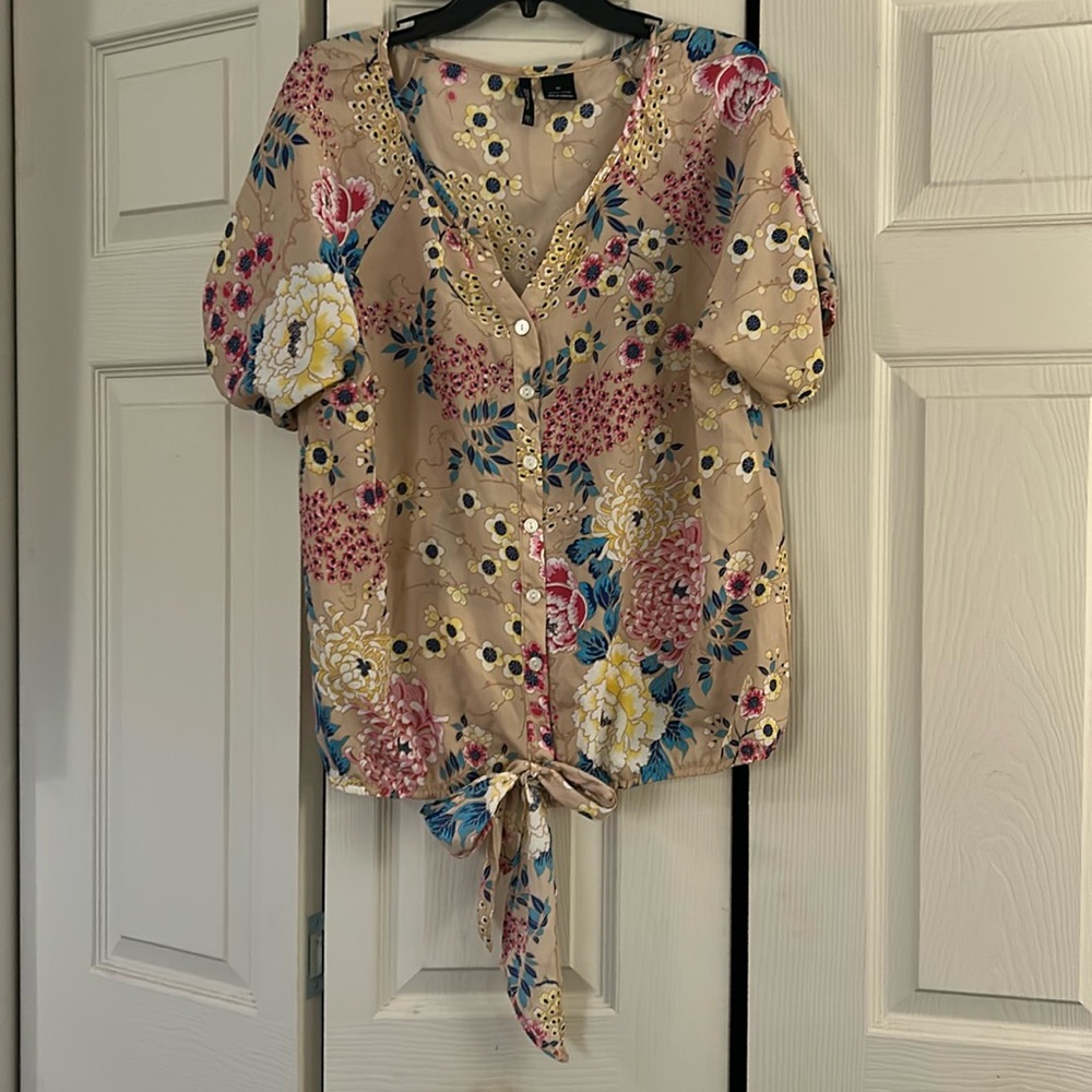 New Directions woman’s tan colorful floral blouse